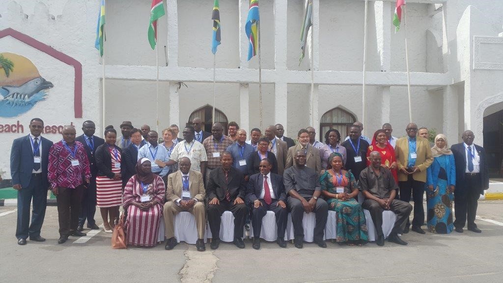 © 2016 AU-IBAR. Group photo of participants.